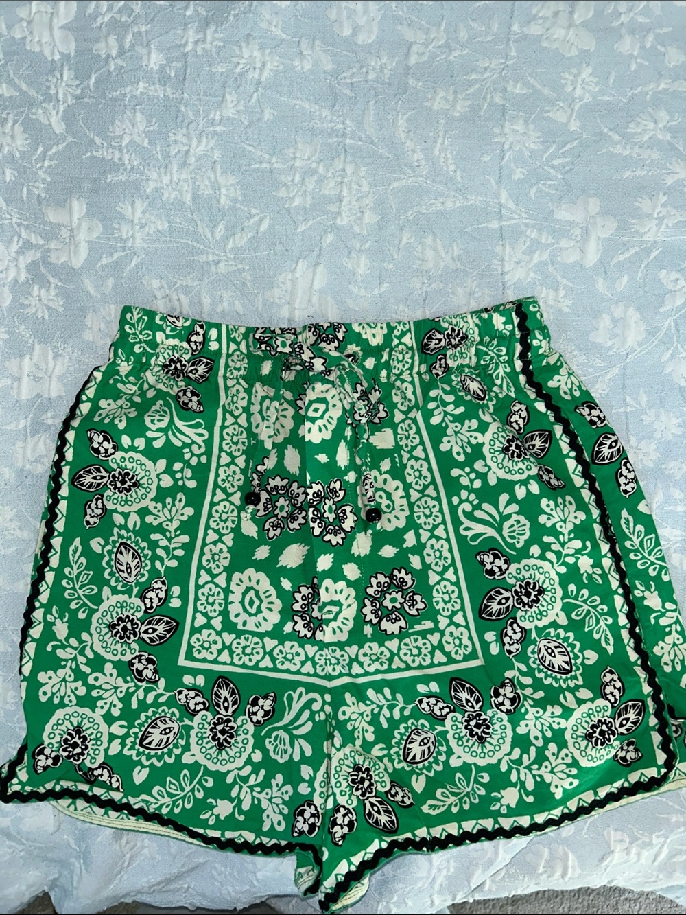 Zara Green Floral Print Women’s Shorts XS